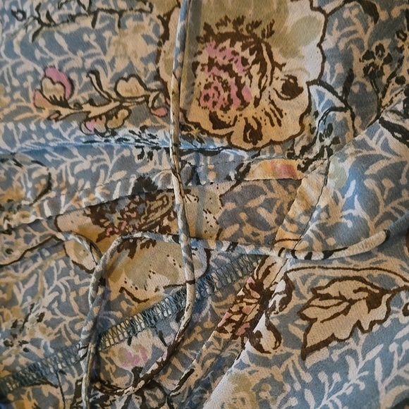 Floral Patterned Top  by Mystree. - Picture 4 of 4